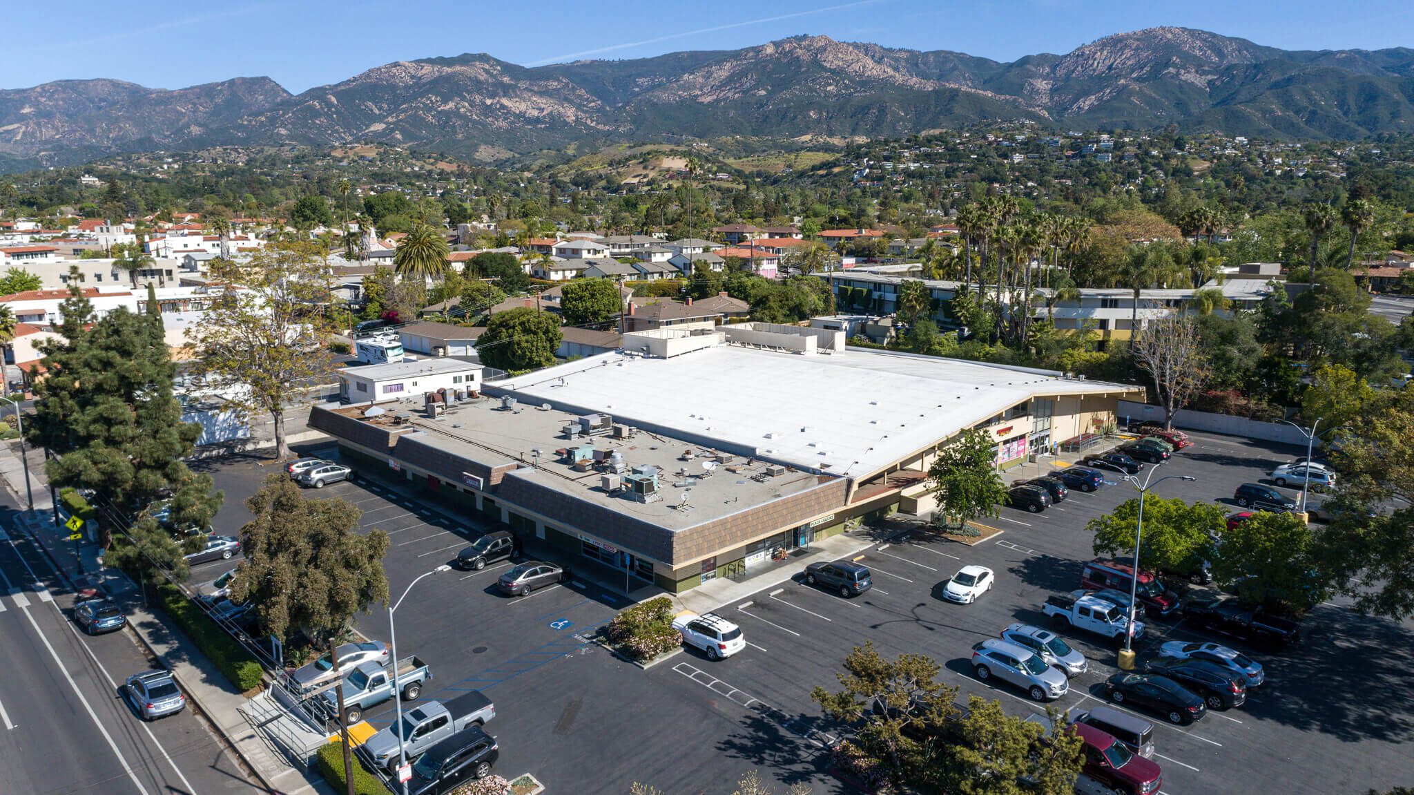 De La Vina Marketplace